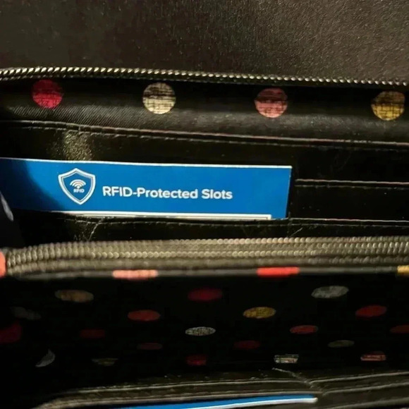 Vera Bradley RFID Wallet - Picture 4 of 6